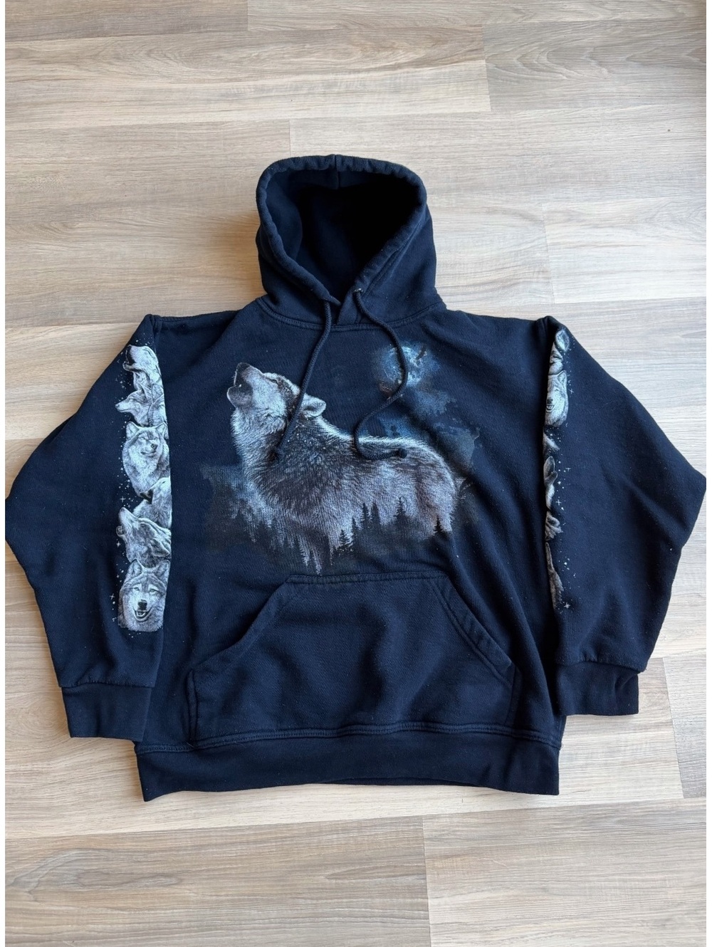 Vintage 2000's Nature Wolf Graphic Hoodie